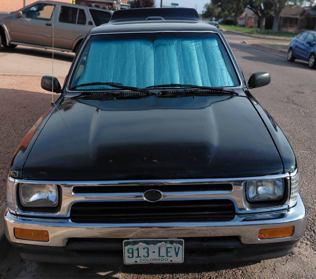 Toyota-Pickup-ext-cab-camoershell-1995-black