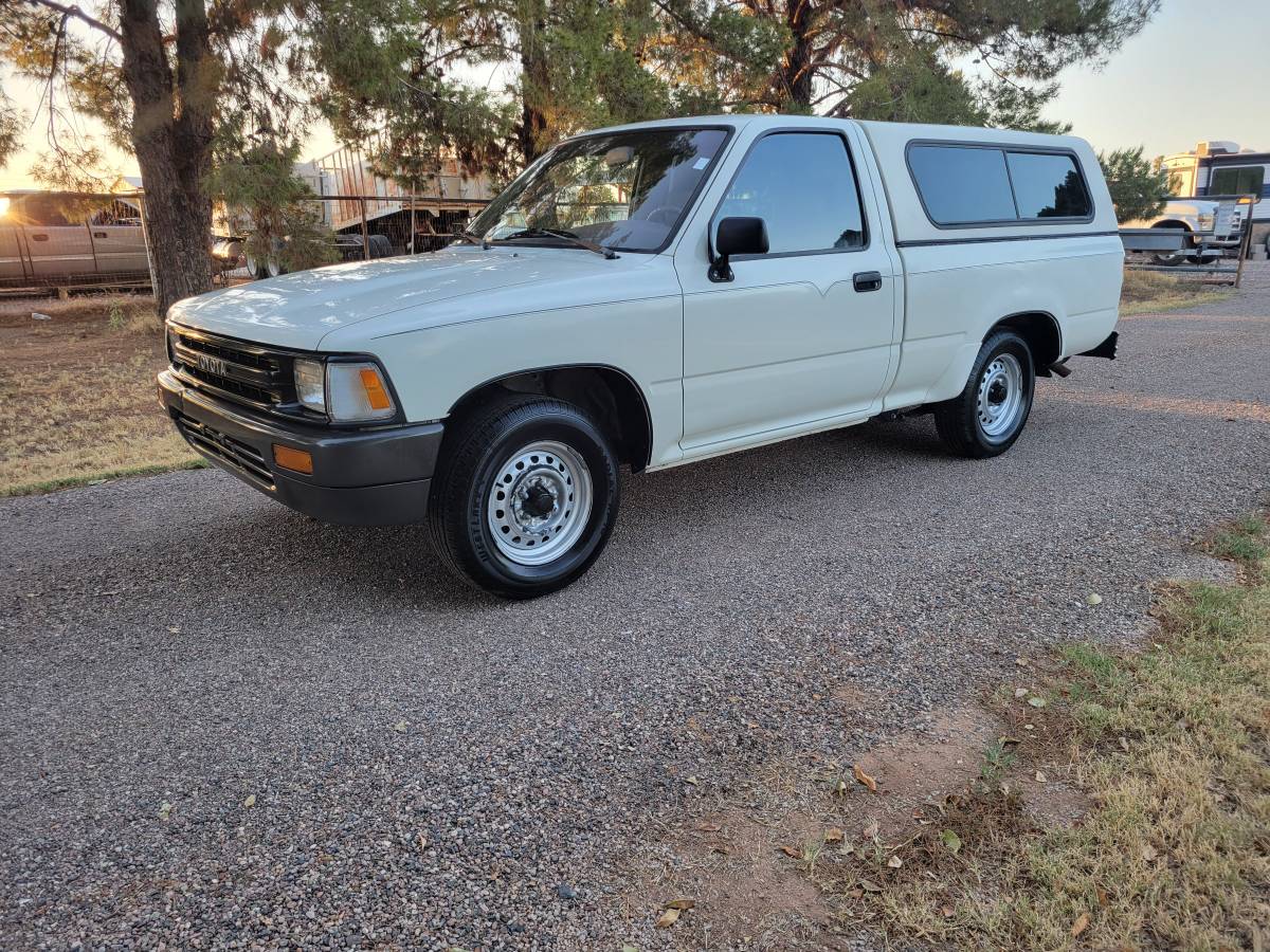 Toyota-Pickup-truck-1989