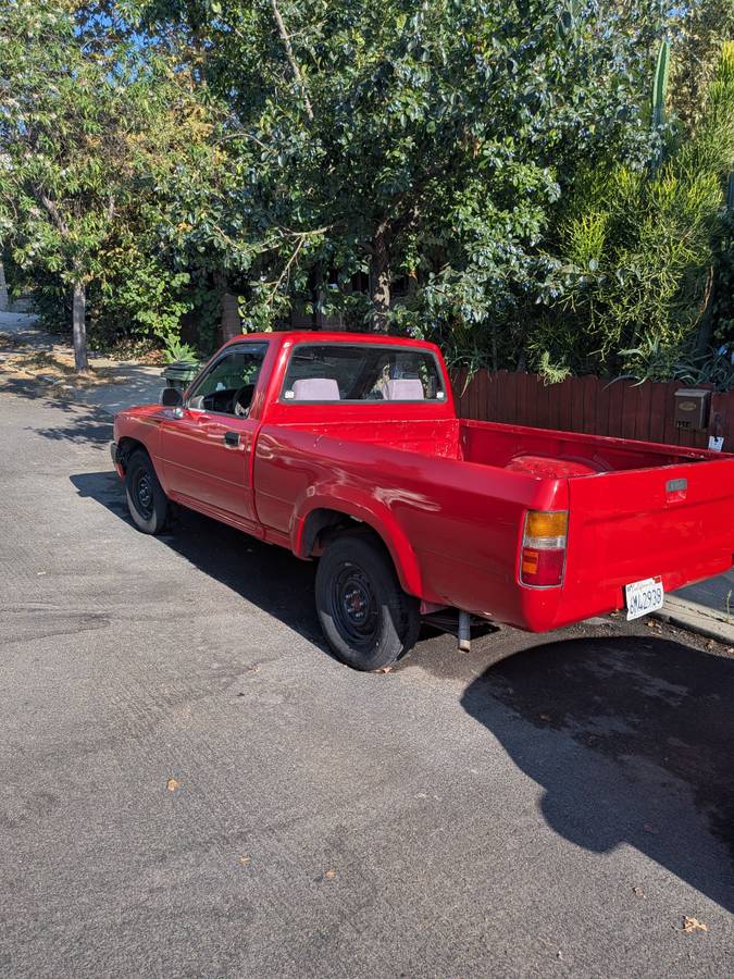 Toyota-Pickup-truck-1989-red