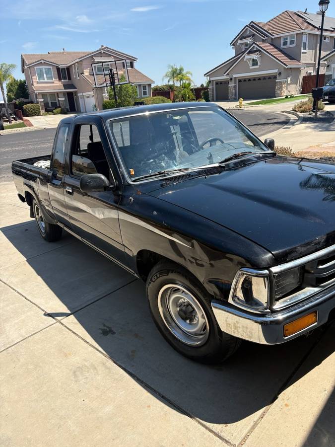 Toyota-Pickup-truck-1991