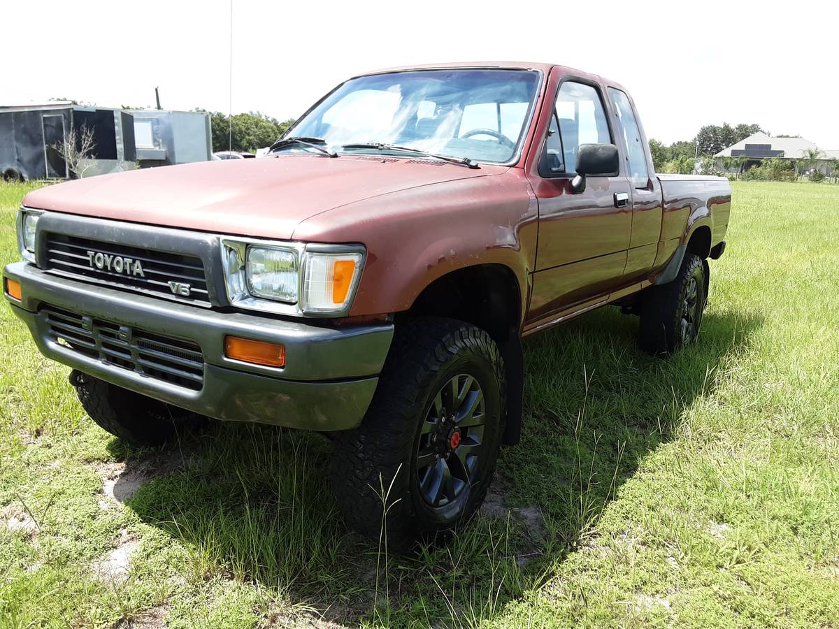 Toyota-Pickup-truck-4x4-1991-custom