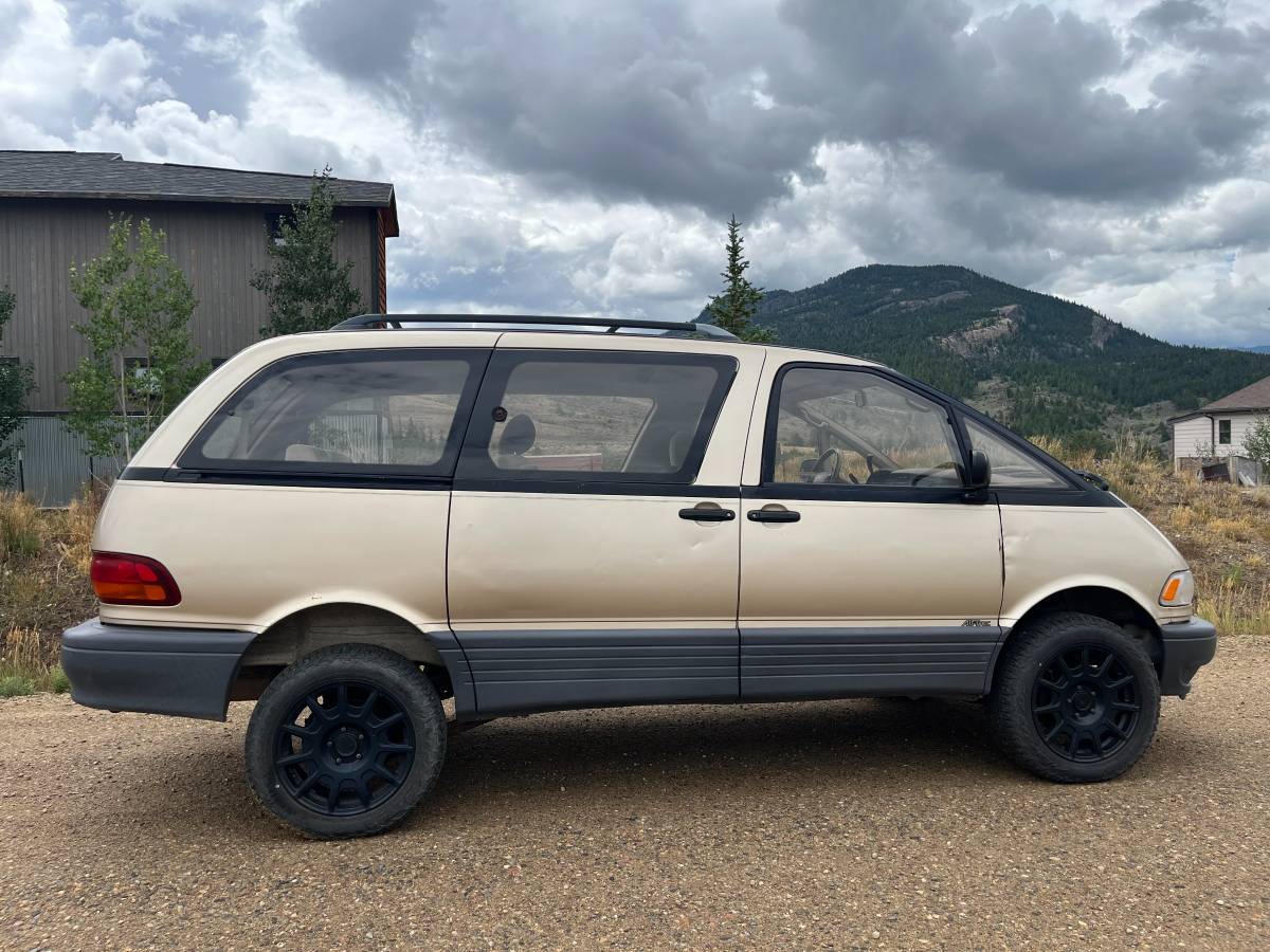 Toyota-Previa-1995