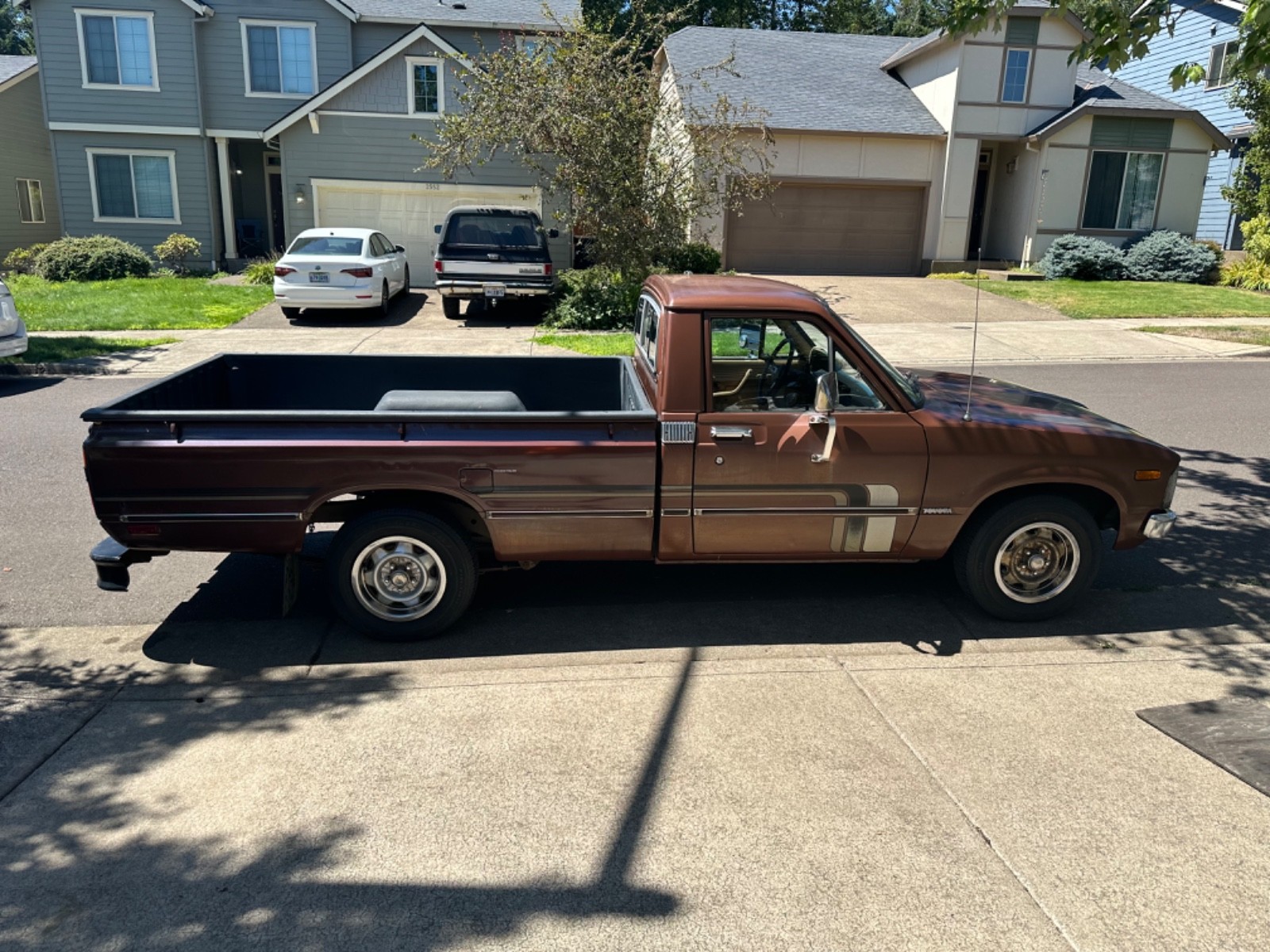 Toyota-SR5-Longbed-Pickup-1980-Standard-Cab-Tan