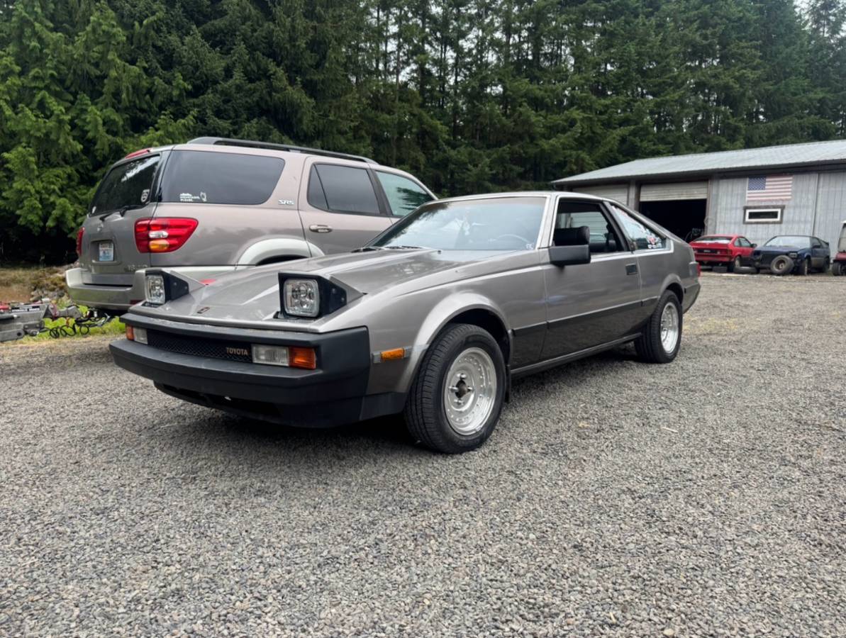 Toyota-Supra-1982-Gray