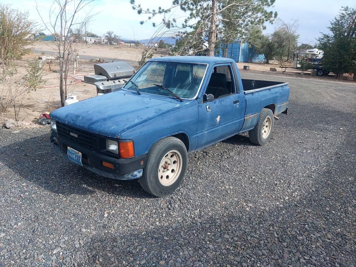 Toyota-Tacoma-1984-blue
