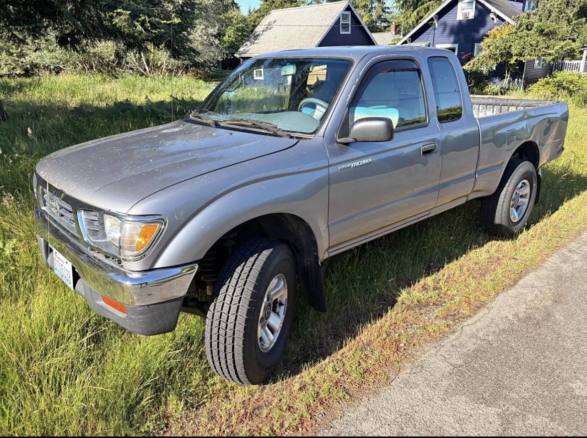 Toyota-Tacoma-1996