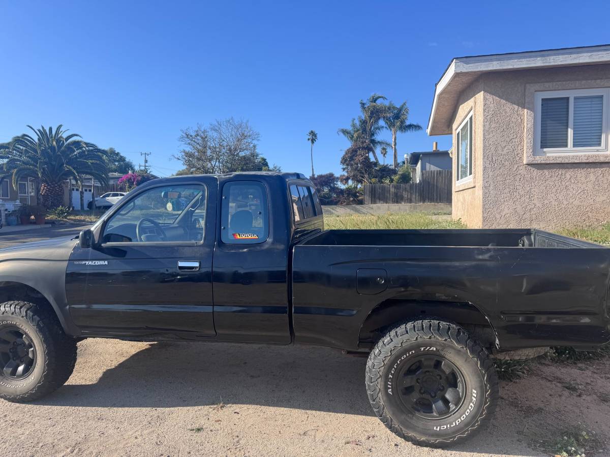 Toyota-Tacoma-1996-Black