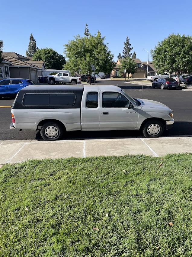 Toyota-Tacoma-sr5-1996-grey