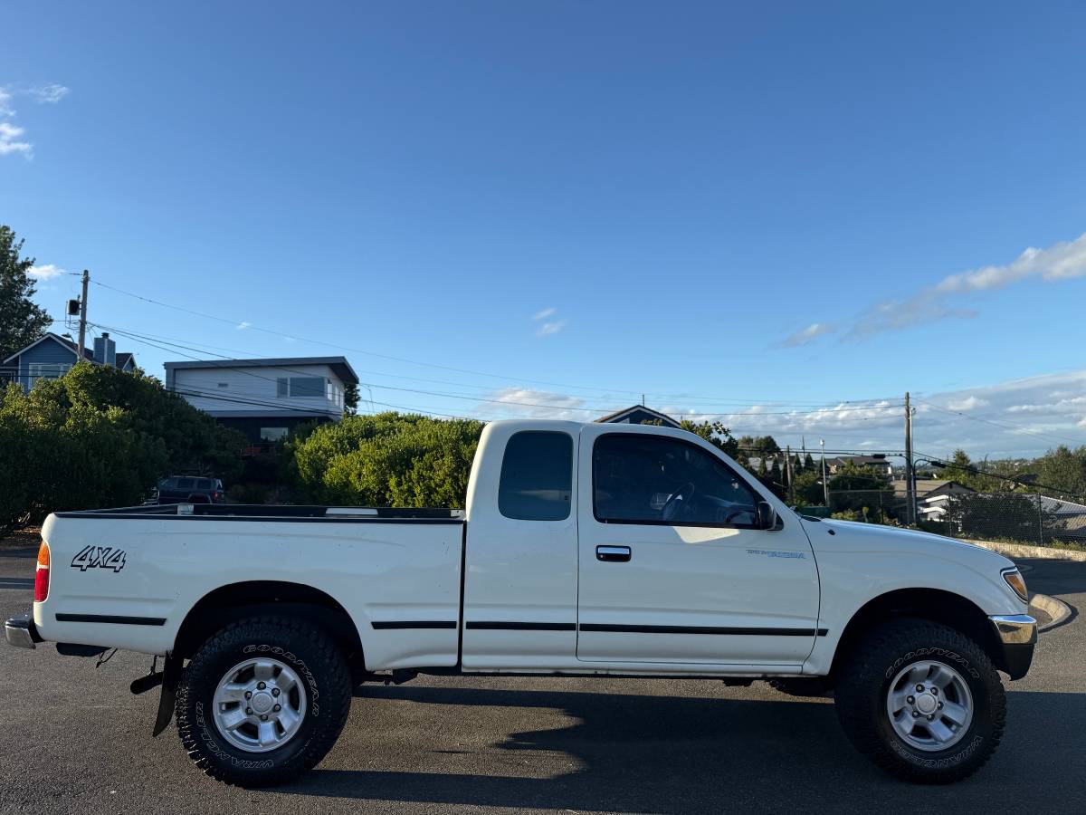 Toyota-Tacoma-sr5-4x4-1996