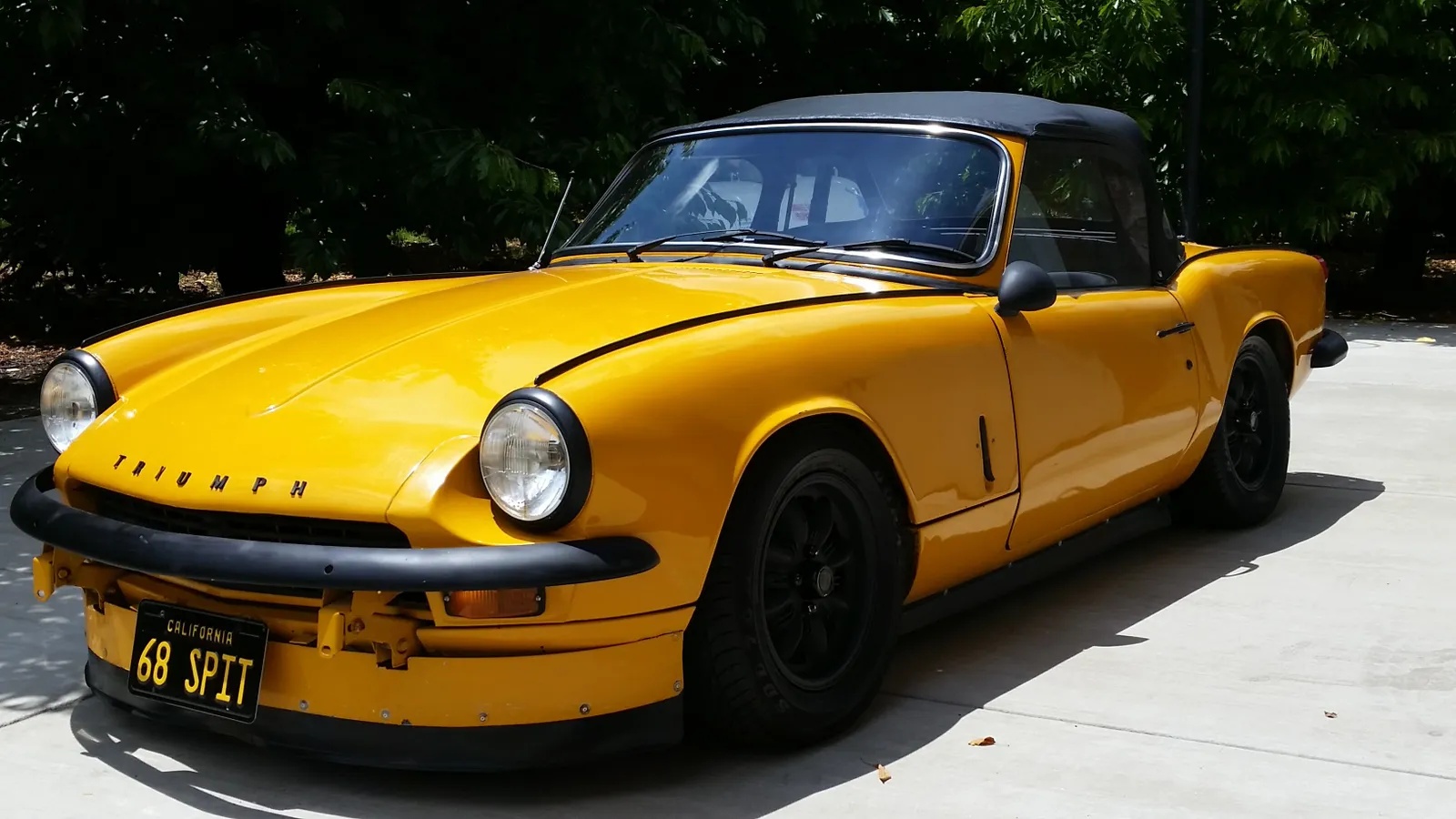 Triumph-Spitfire-1968-Yellow-Black