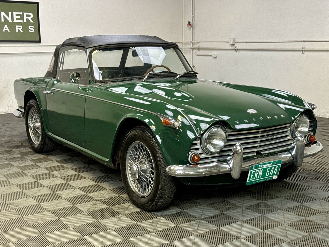 Triumph-TR4A-1967-Convertible-BLACK