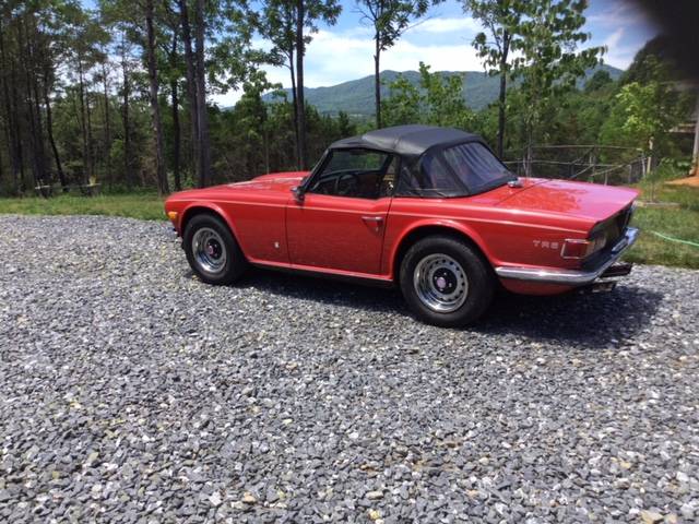 Triumph-Tr6-1969-red