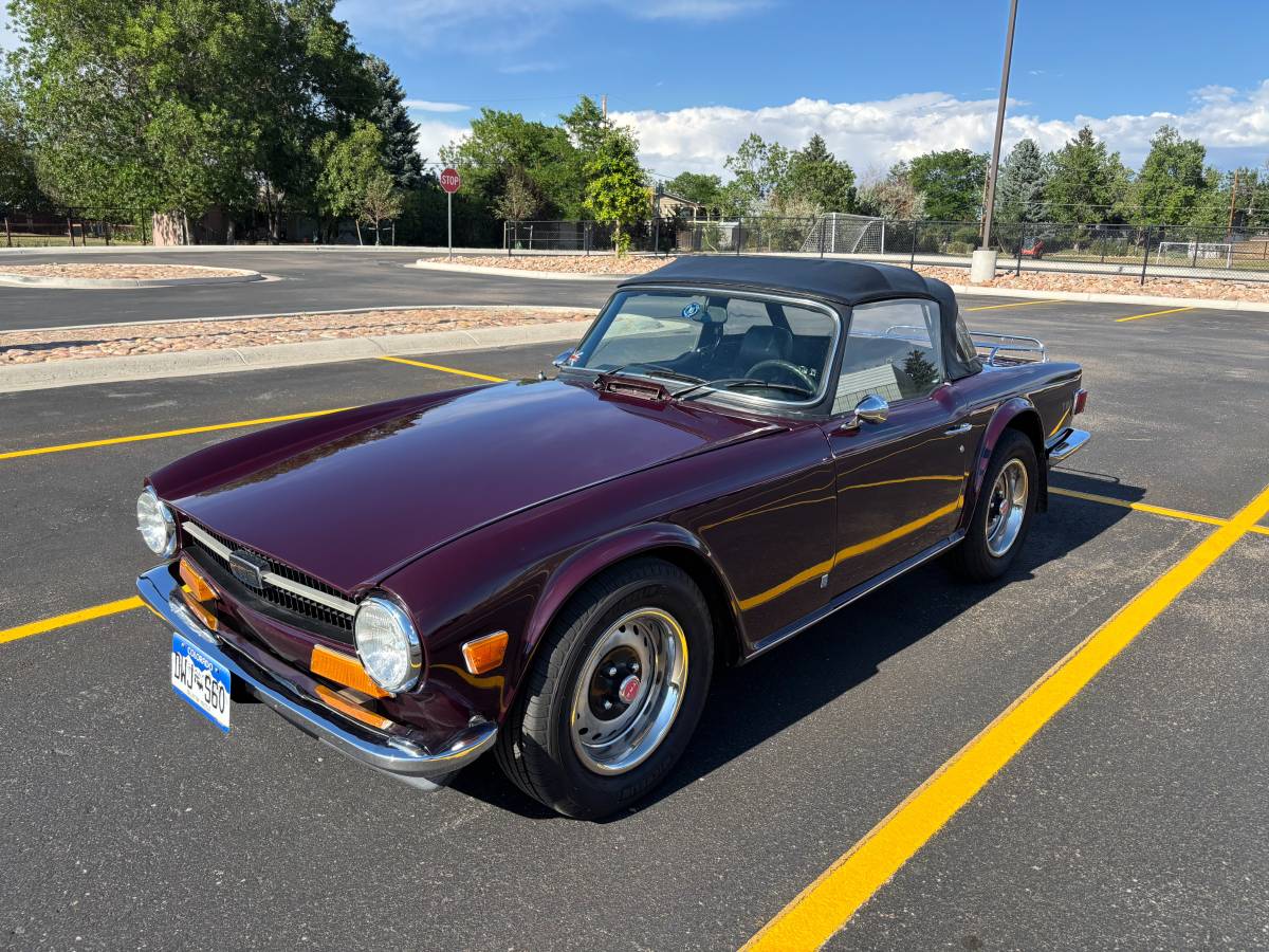 Triumph-Tr6-1971-purple