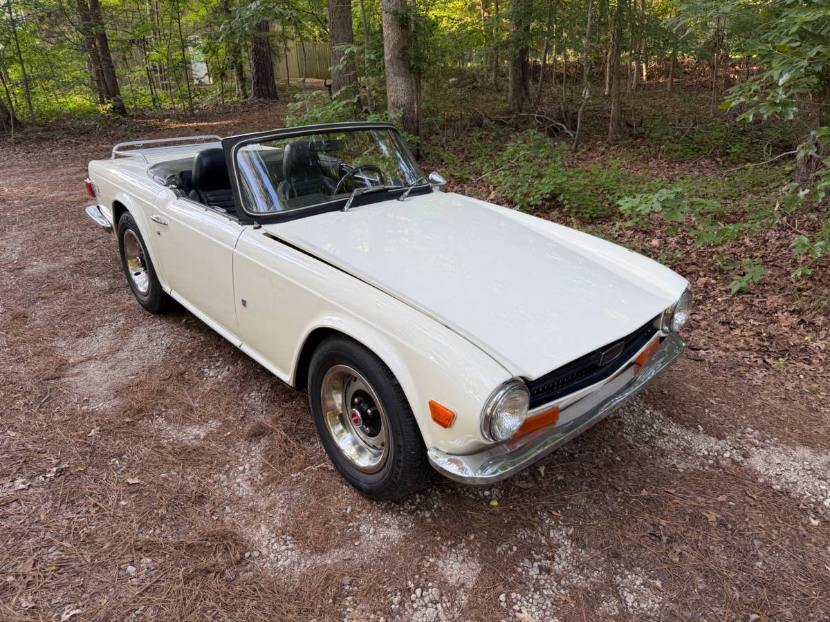 Triumph-Tr6-1971-white
