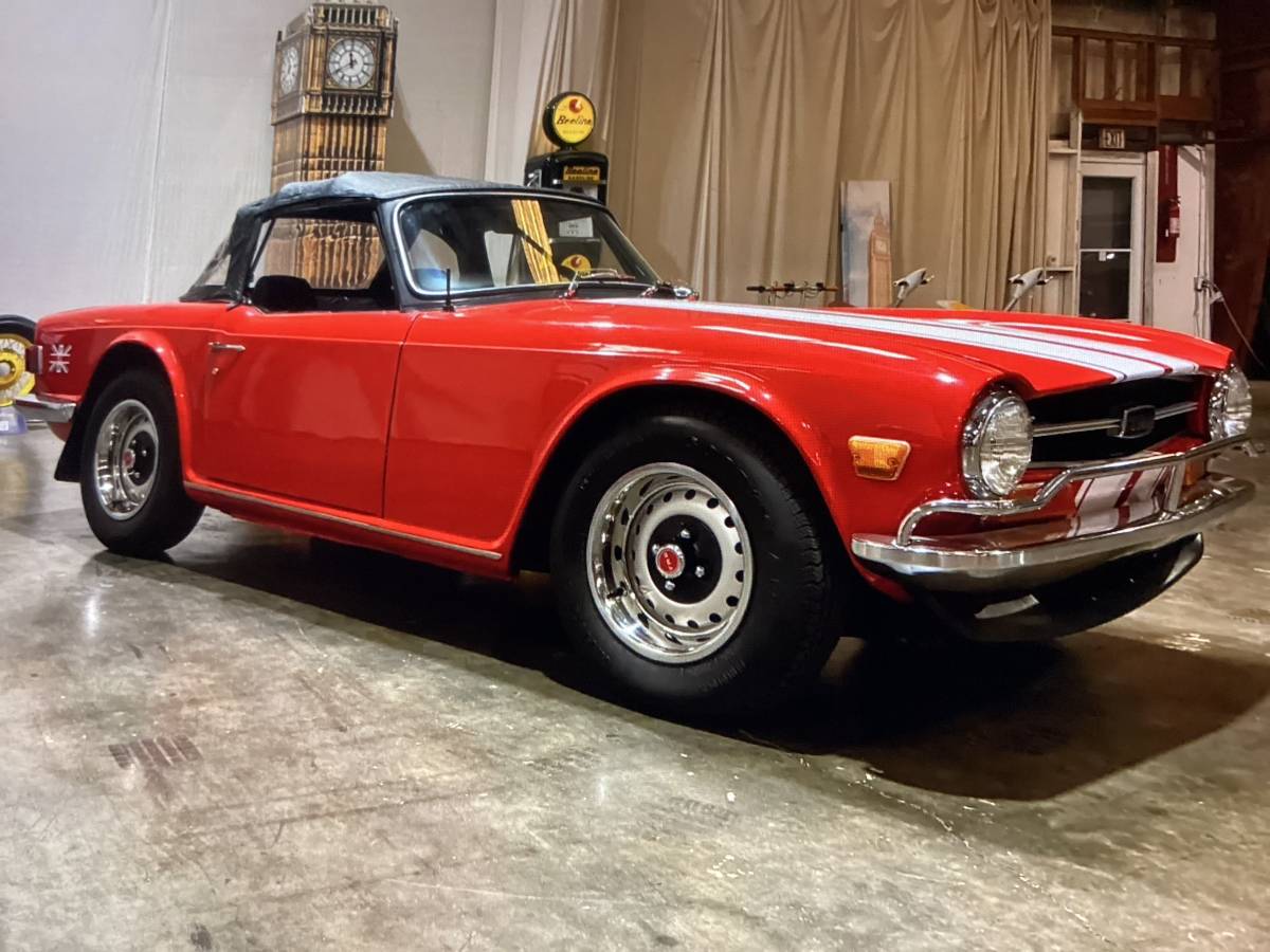 Triumph-Tr6-1972-red