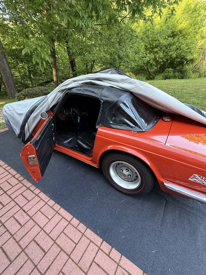 Triumph-Tr6-1976-red