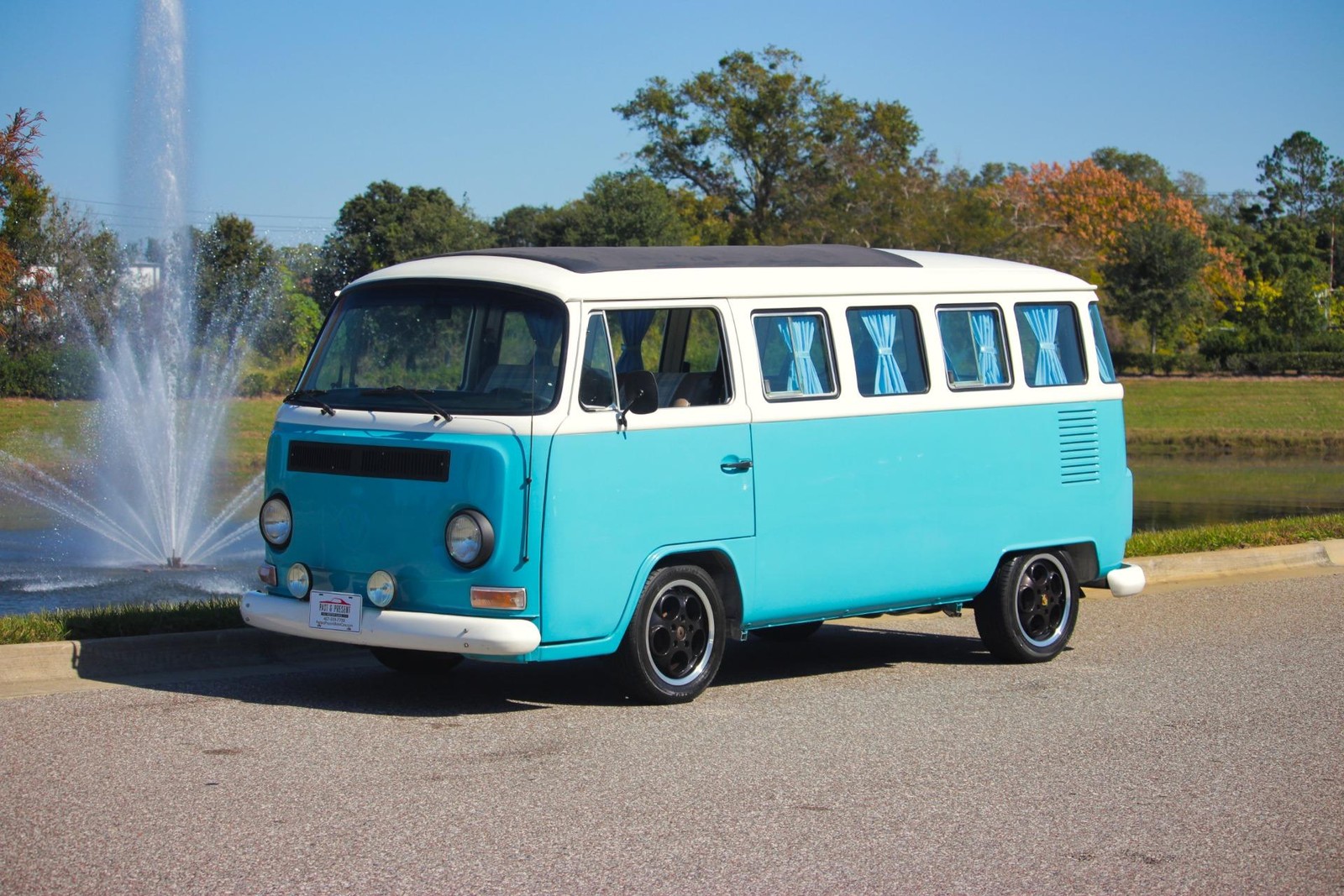 VOLKSWAGEN-Bus-1992-Bus-Tan