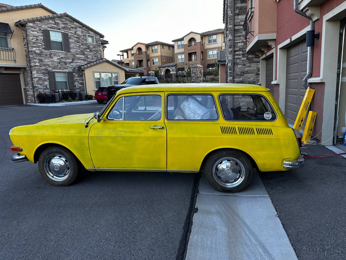 Volkswagen-1971-yellow