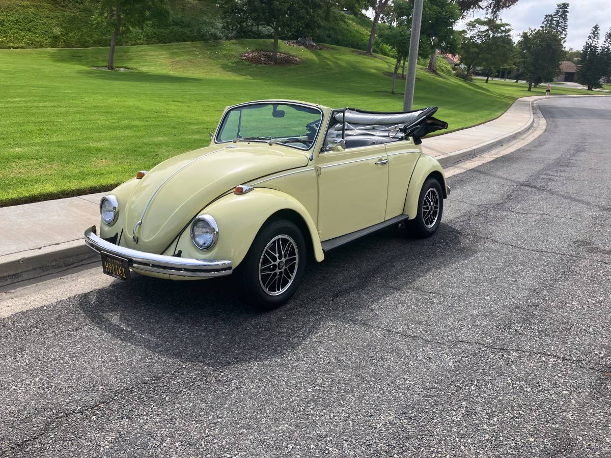 Volkswagen-Beetle-cabriolet-1970-yellow