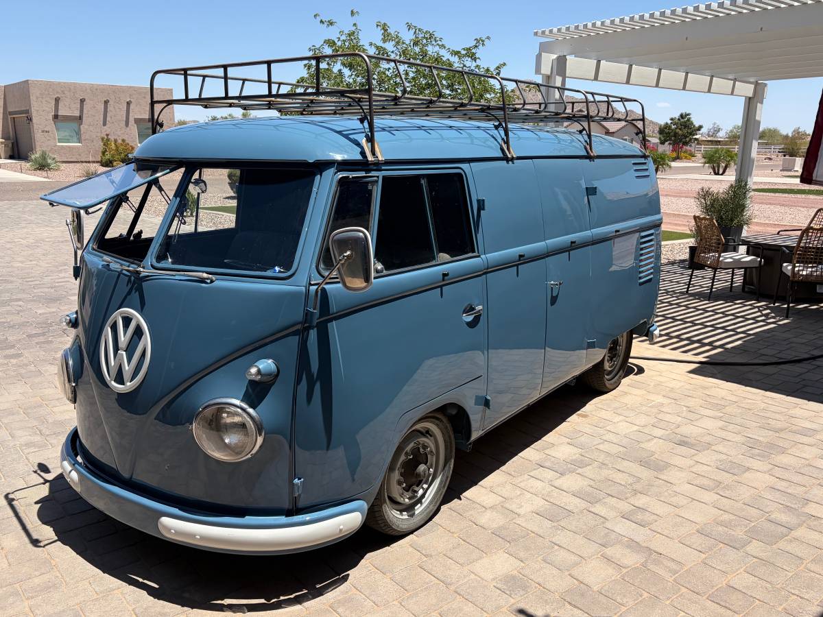 Volkswagen-Bus-1957-blue