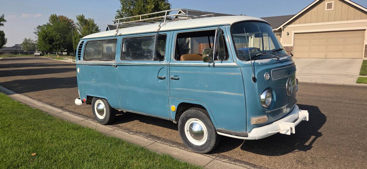 Volkswagen-Bus-1968-blue