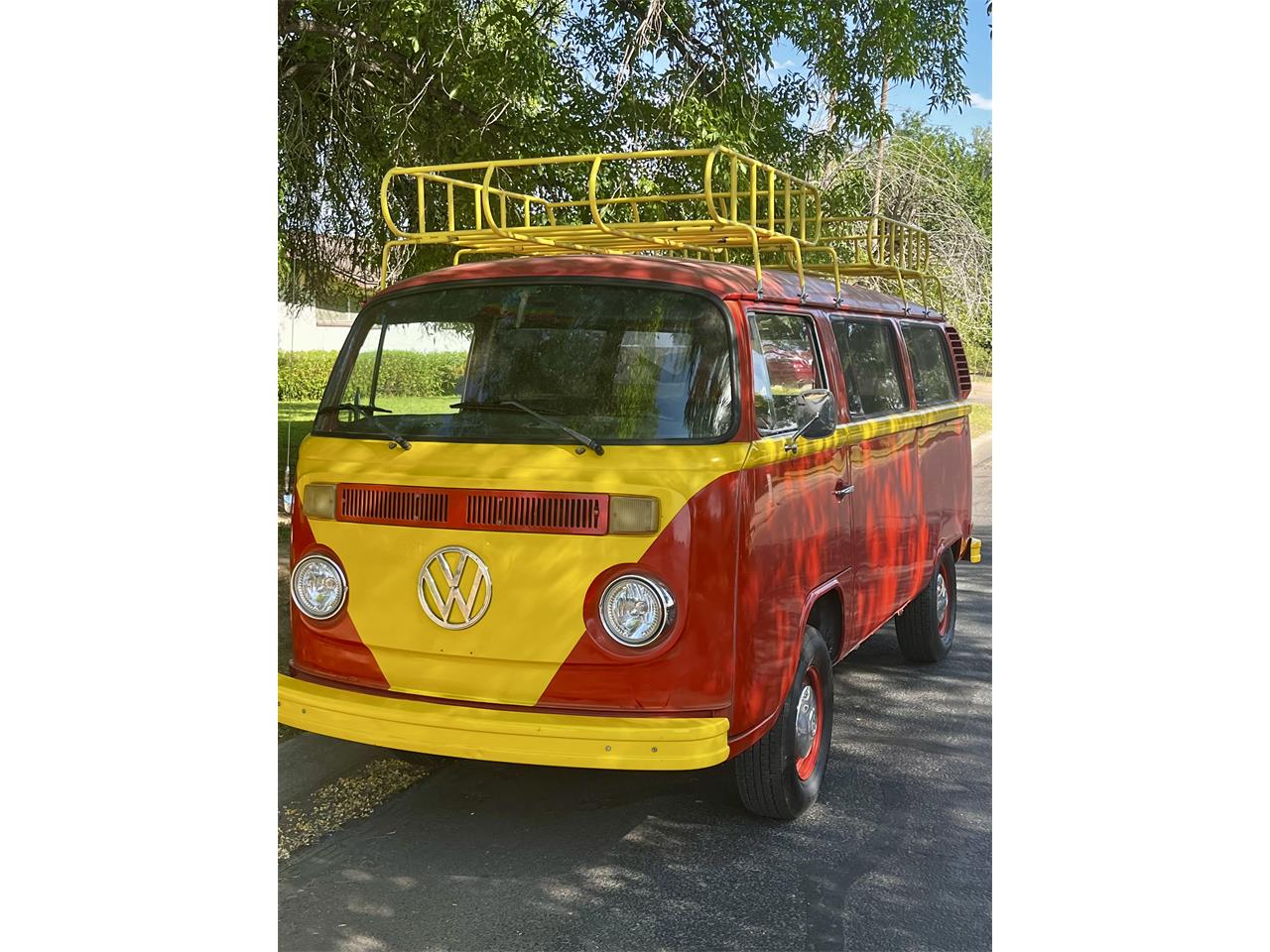 Volkswagen-Bus-1973-Orange-and-Yellow-Black-amp-Tie-Dye