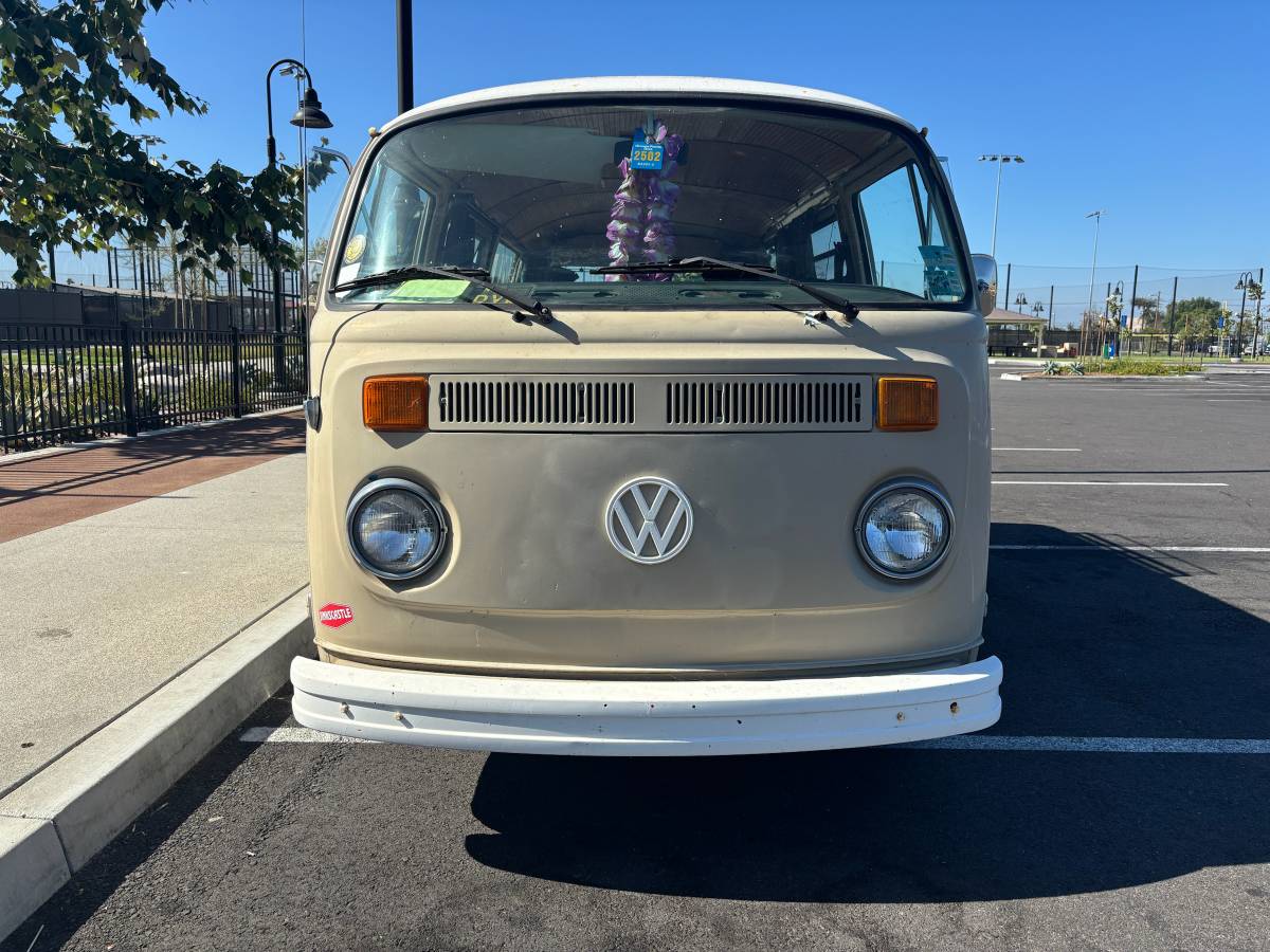Volkswagen-Bus-1974