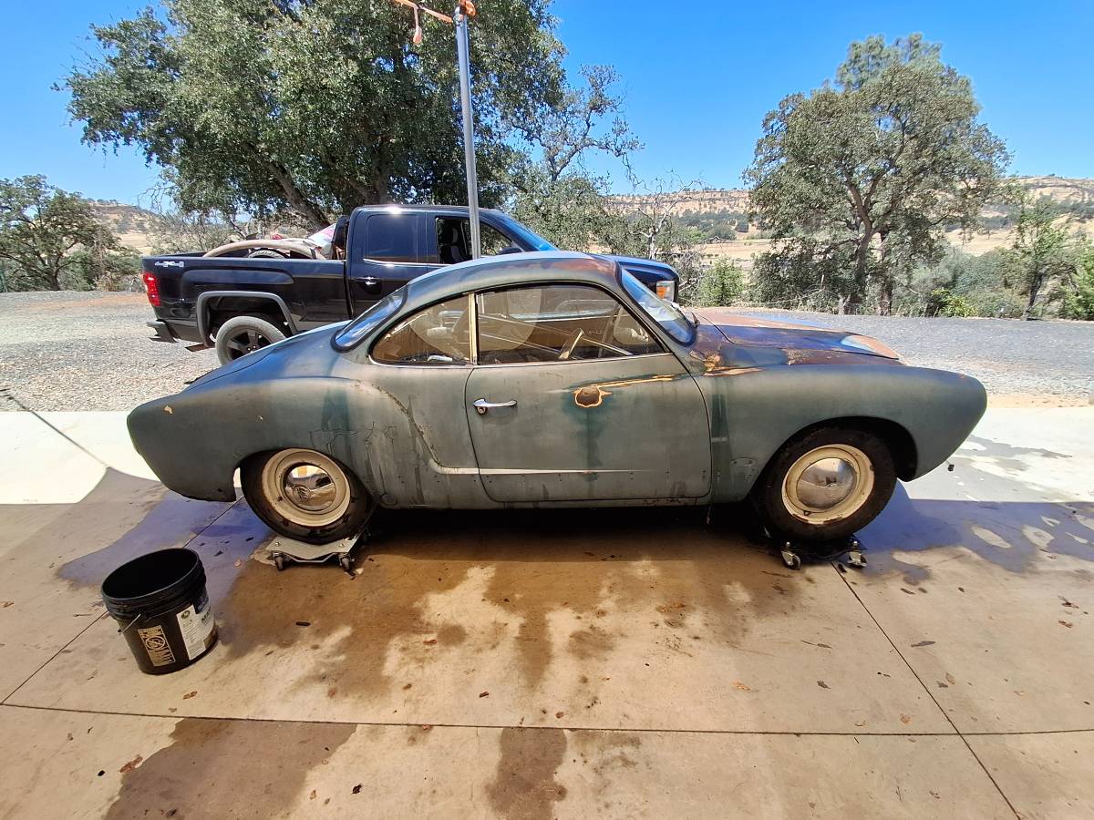 Volkswagen-Karmann-ghia-1964