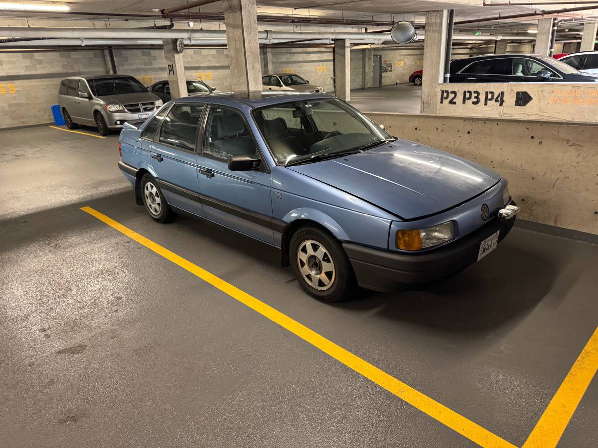Volkswagen-Passat-gl-1993-blue