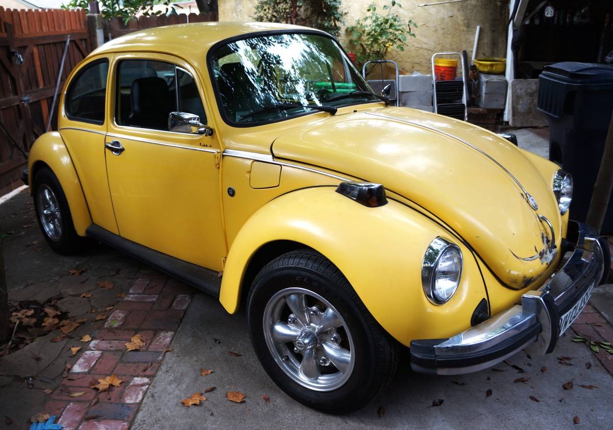 Volkswagen-Super-beetle-1974-yellow