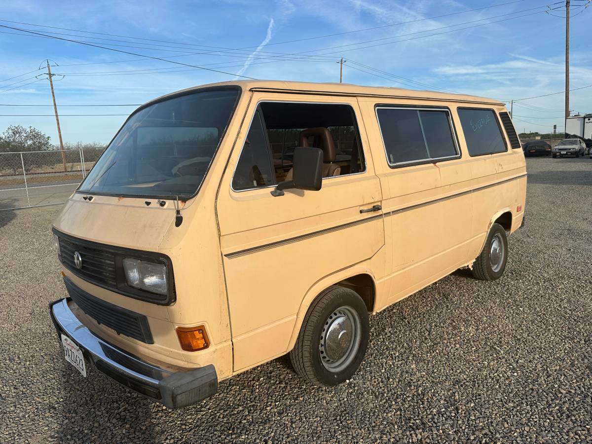 Volkswagen-Vanagon-1985-Brown
