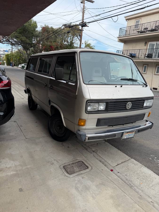 Volkswagen-Vanagon-bus-1985-grey