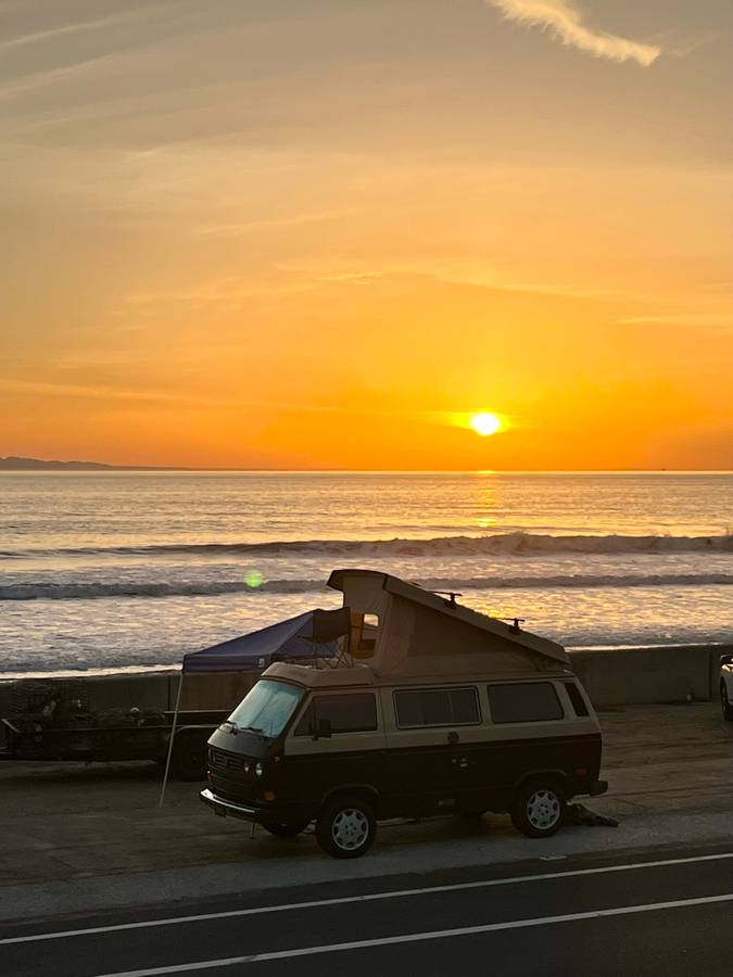 Volkswagen-Vanagon-camper-1984-brown