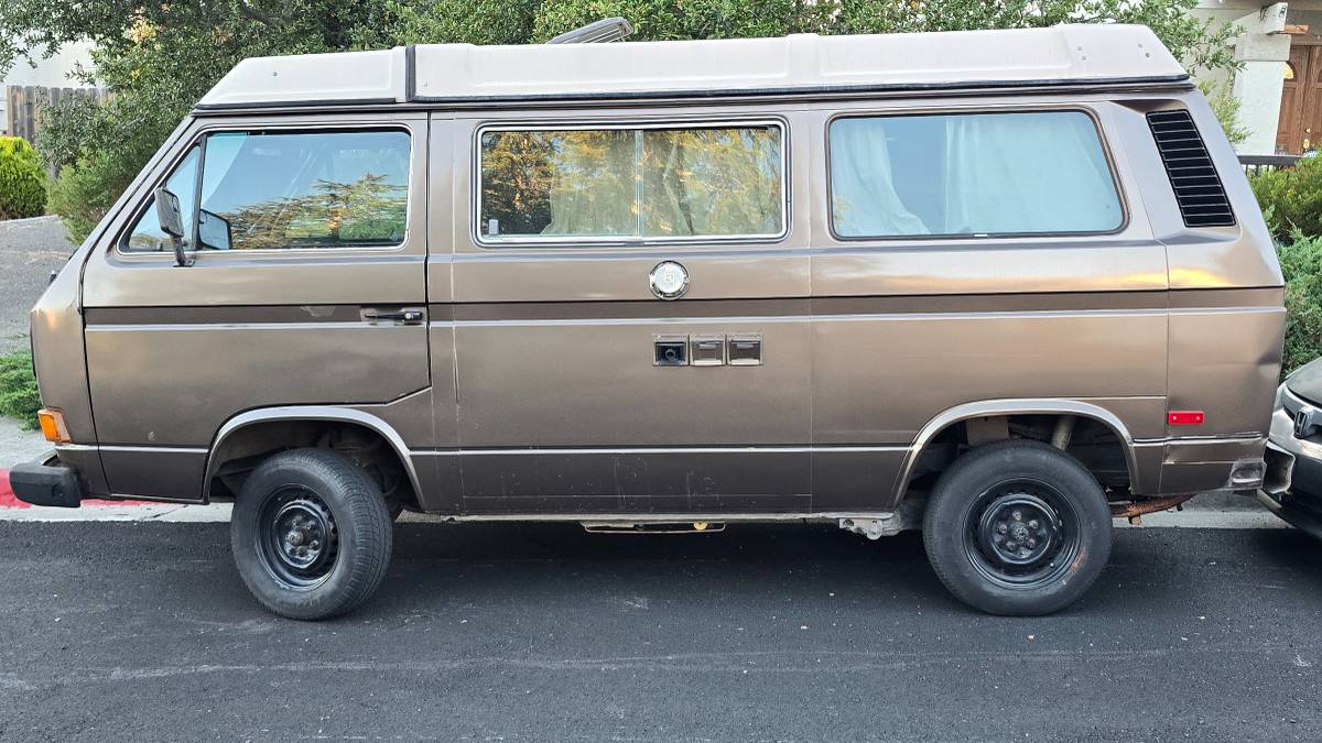 Volkswagen-Vanagon-camper-1985-brown