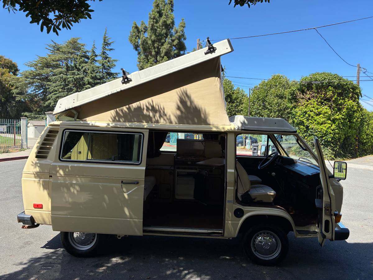 Volkswagen-Vanagon-westfalia-1981