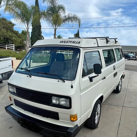 Volkswagen-Westfalia-camper-van-1982