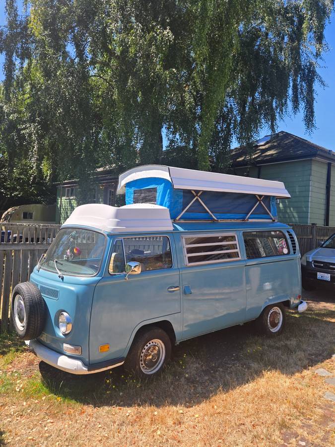 Volkswagon-transporter-kombi-1971-blue
