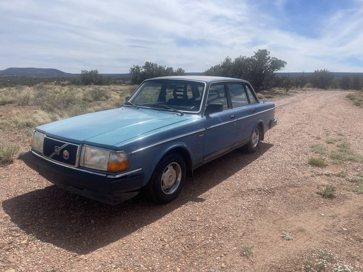 Volvo-240-1986-blue