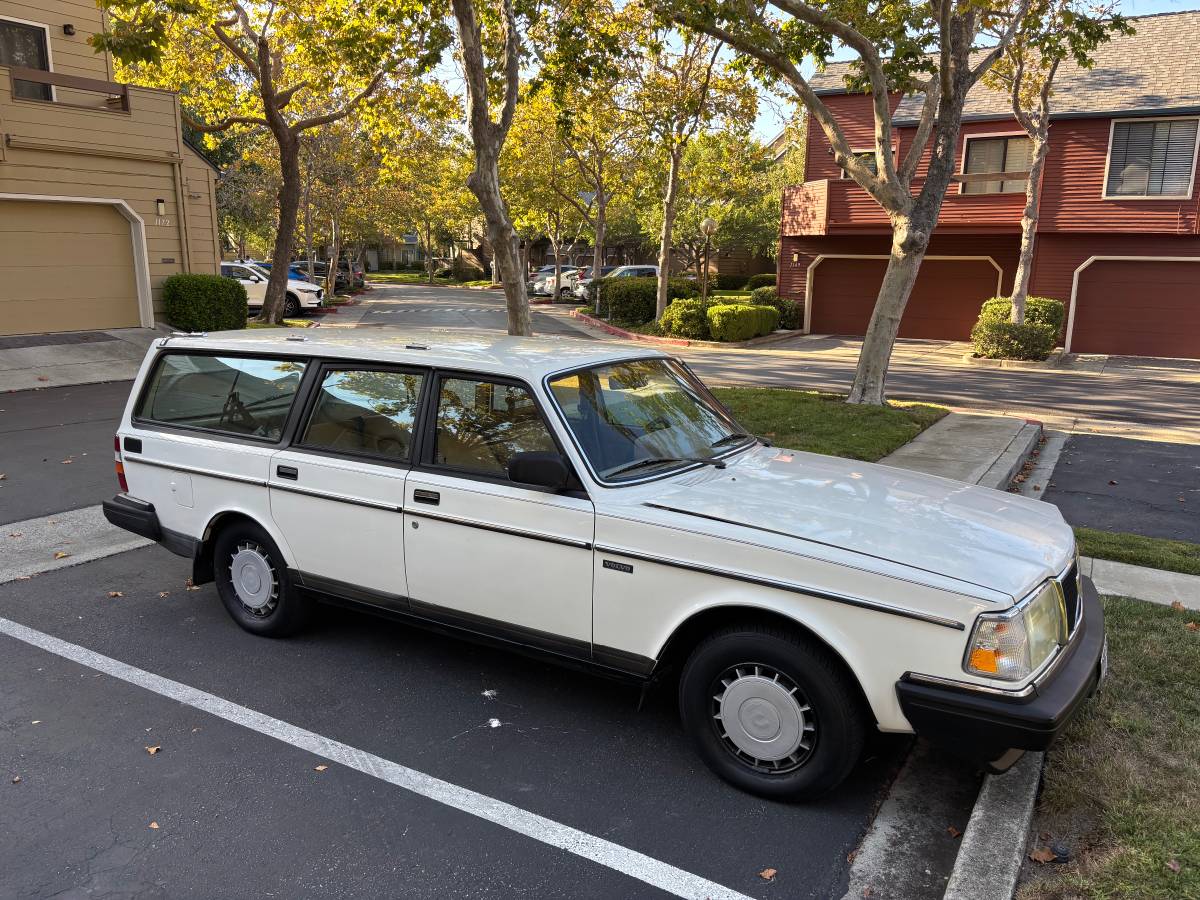 Volvo-240-1986