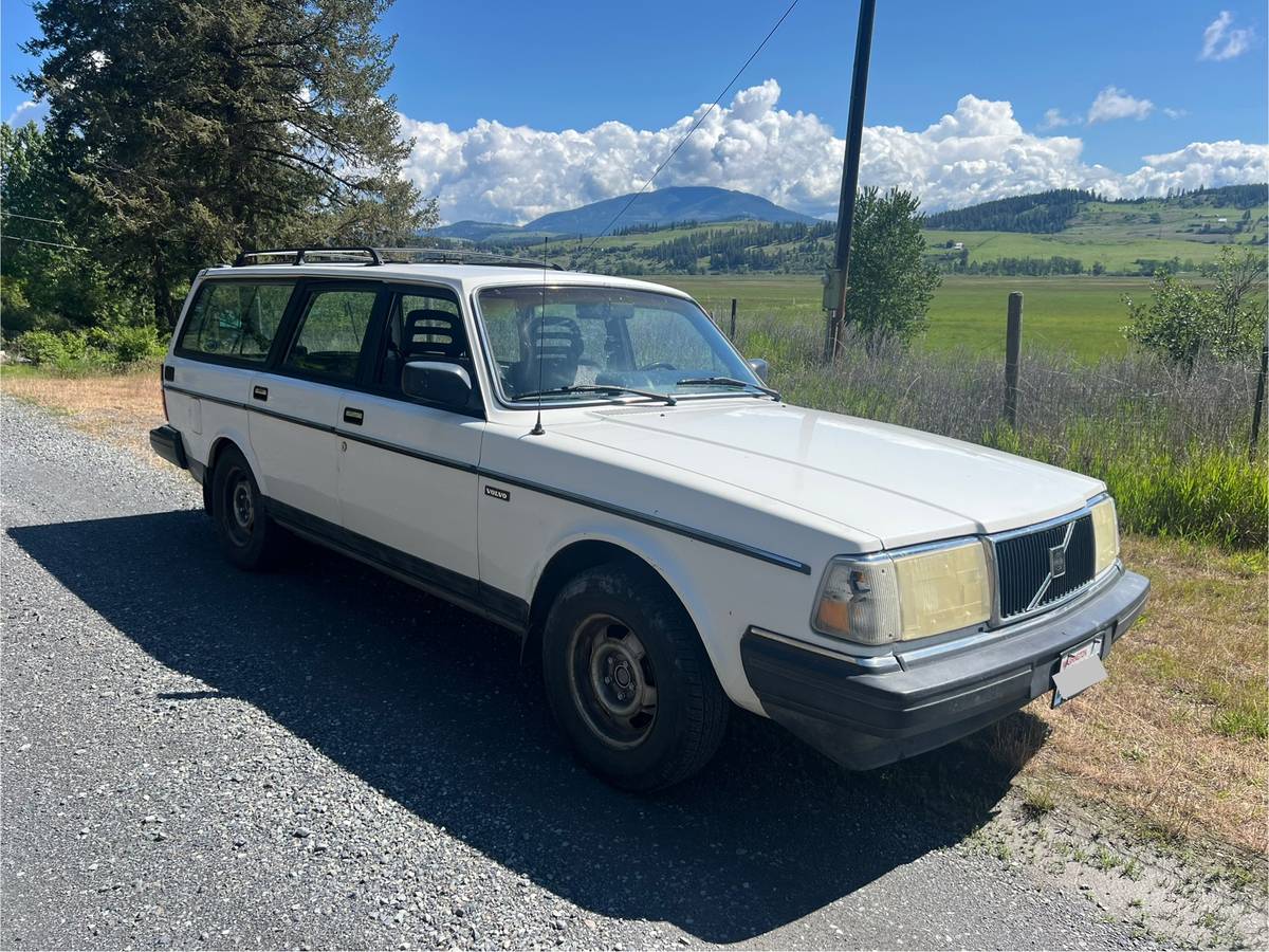 Volvo-240-1987-white