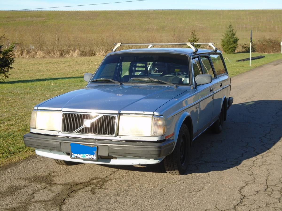 Volvo-240-1989-blue