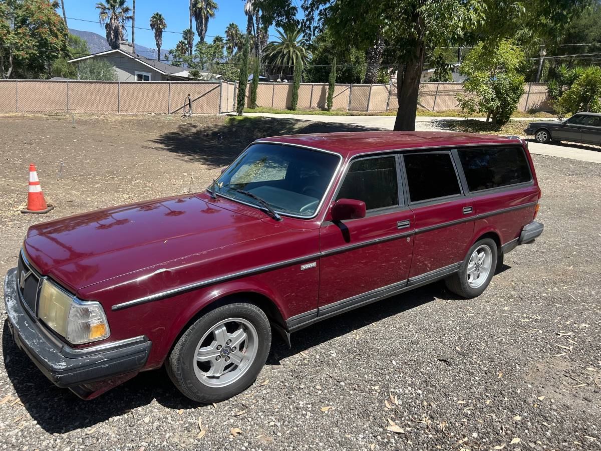 Volvo-240-1990-red