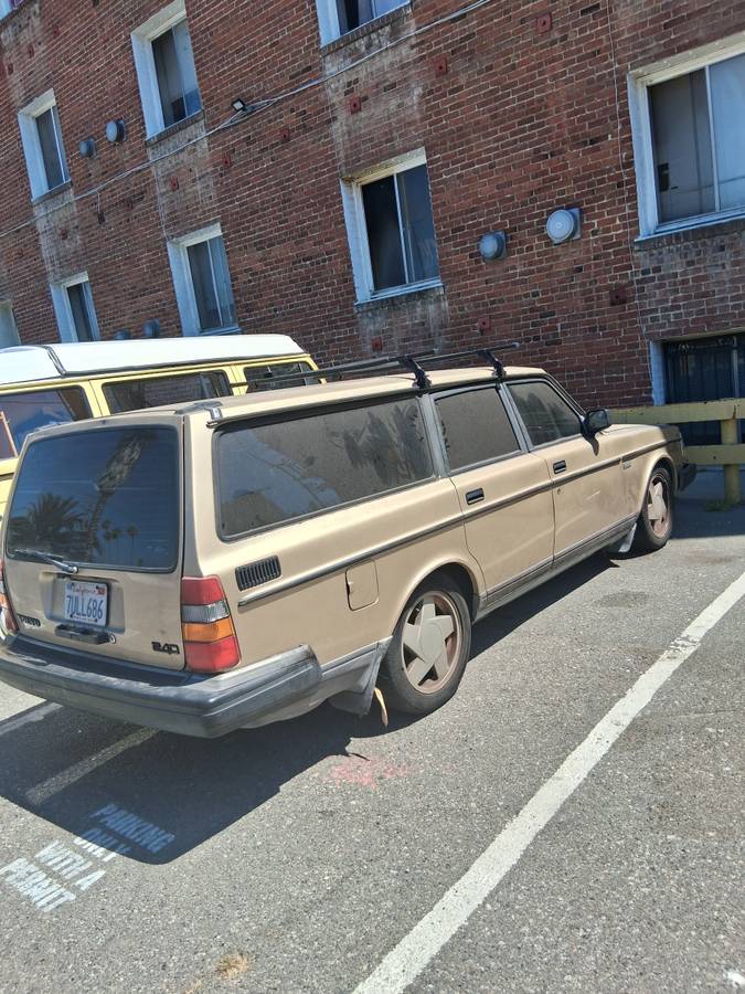 Volvo-240-5speed-wagon-1992