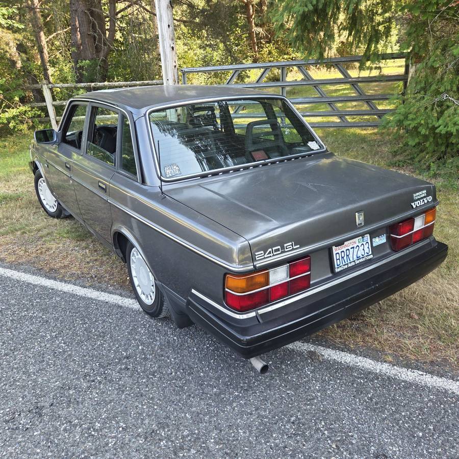 Volvo-240-series-1989-grey