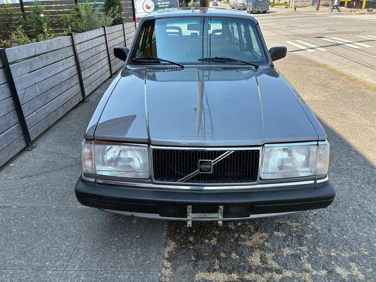 Volvo-240-sw-dl-1988-grey