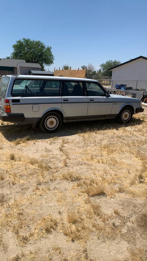 Volvo-240-wagon-1990-blue