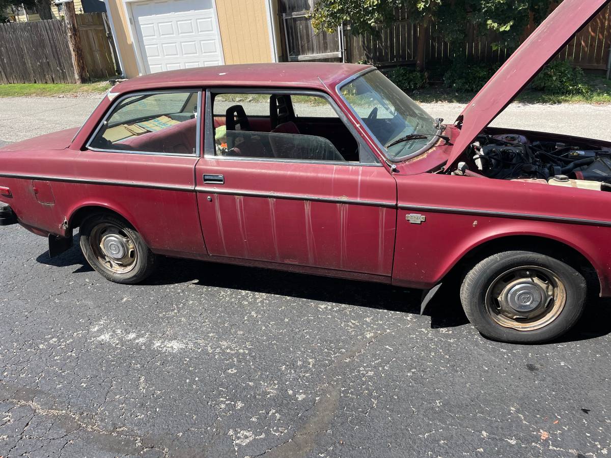 Volvo-242-dl-1976-Red