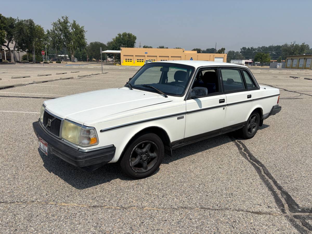 Volvo-244-1987-White