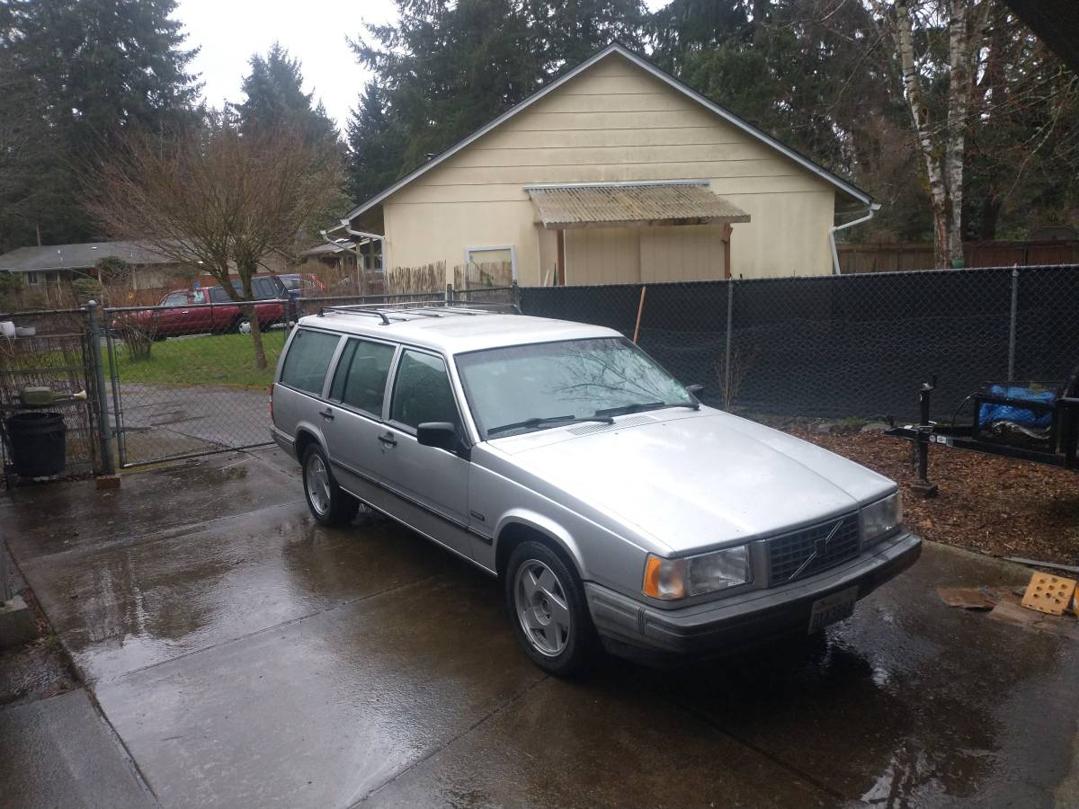 Volvo-740-turbo-wagon-1990