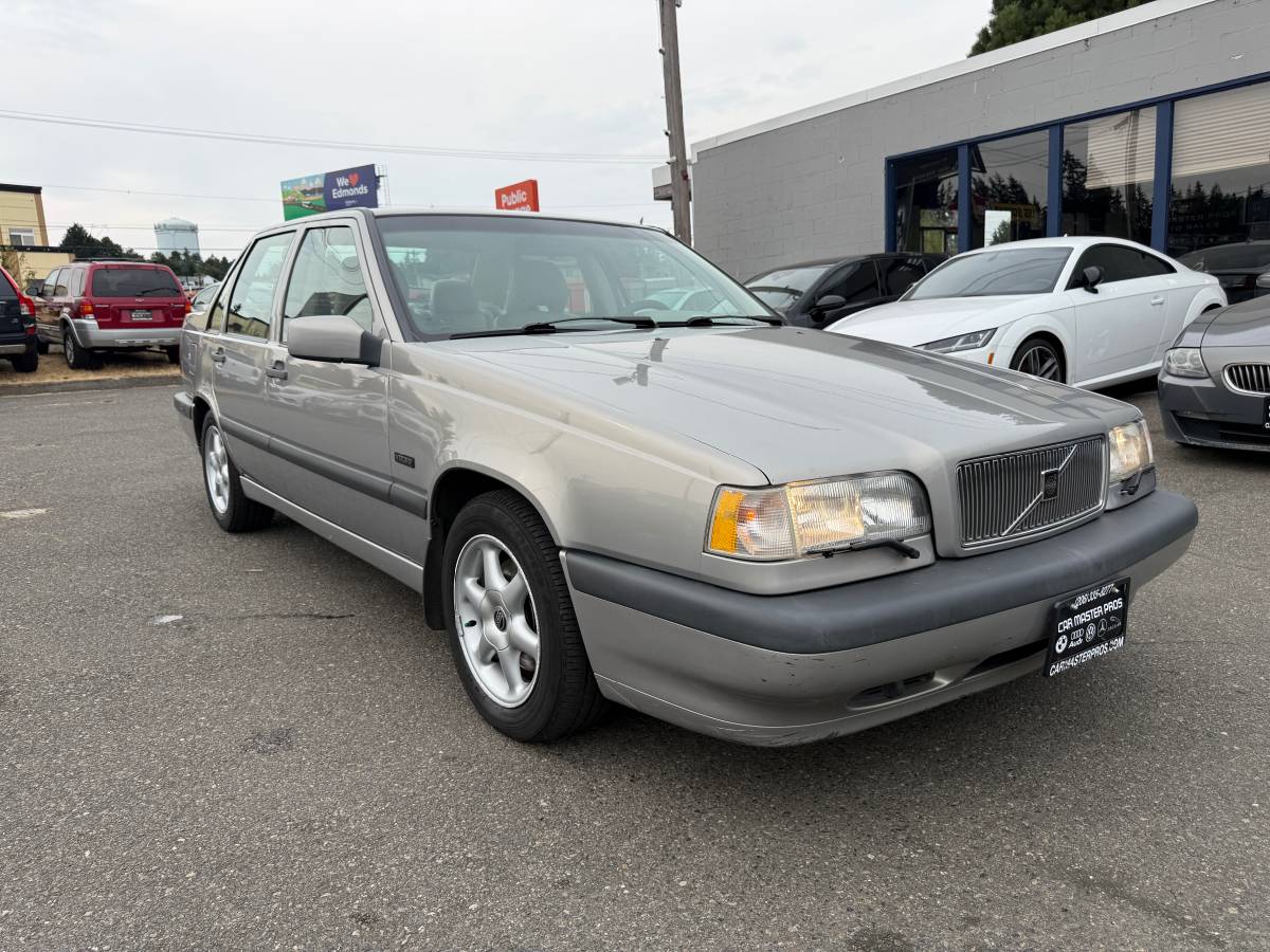 Volvo-850-series-1996-brown